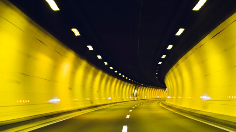 Przełożone otwarcie tunelu w Sulejówku – nawierzchnia wymaga wymiany
