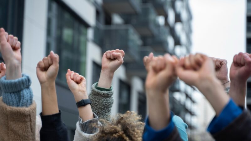 Planowane zgromadzenia publiczne i przemarsz 11 stycznia w okolicach Sejmu RP – możliwe utrudnienia w ruchu