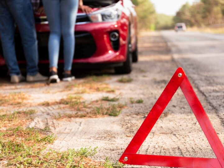 Kolizja dwóch samochodów ciężarowych na autostradzie A2 skierowana w stronę stolicy