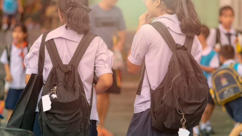 Poradniki prawne dla dzieci w konfliktach rodzinnych i przed sądem